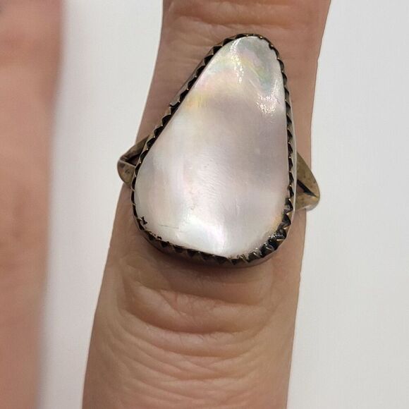 Brass Mother of Pearl Abalone Ring sz 5.75 - Picture 1 of 7